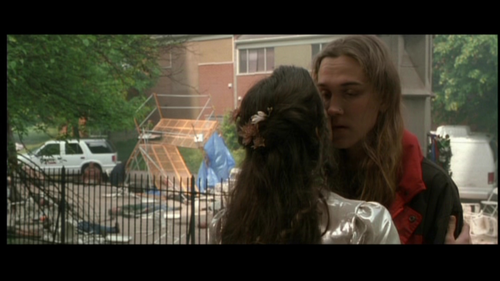 Jay gets a kiss from Alanis Morissette as God in 'Dogma'